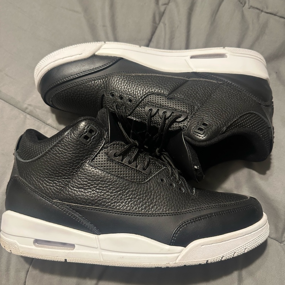 Nike Black and White Sneakers with Classic Design